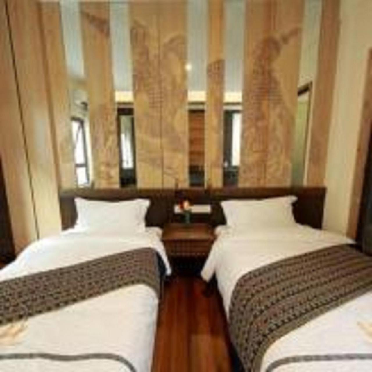 Hotel The 3*